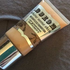 Buxom foundation